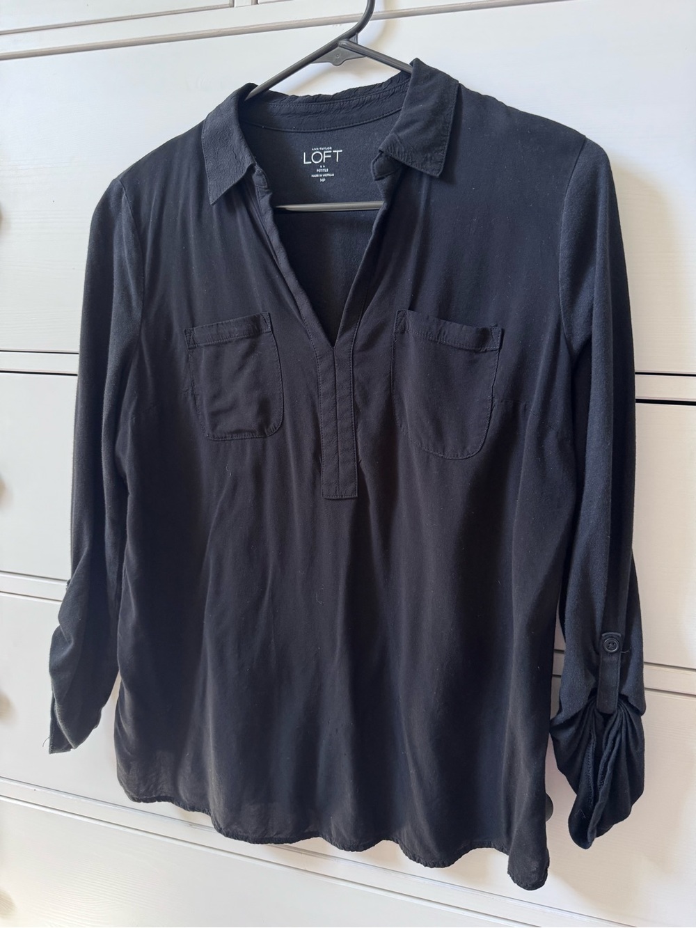 LOFT Black V-Neck Blouse Womens Medium Petite